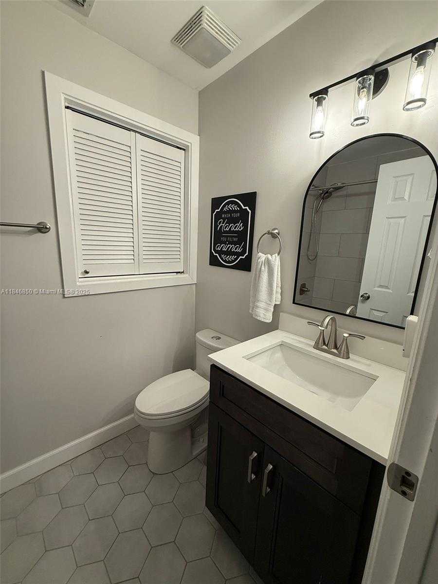 Small Image of 1600 SOUTH WEST 127TH LN, Davie Number 19