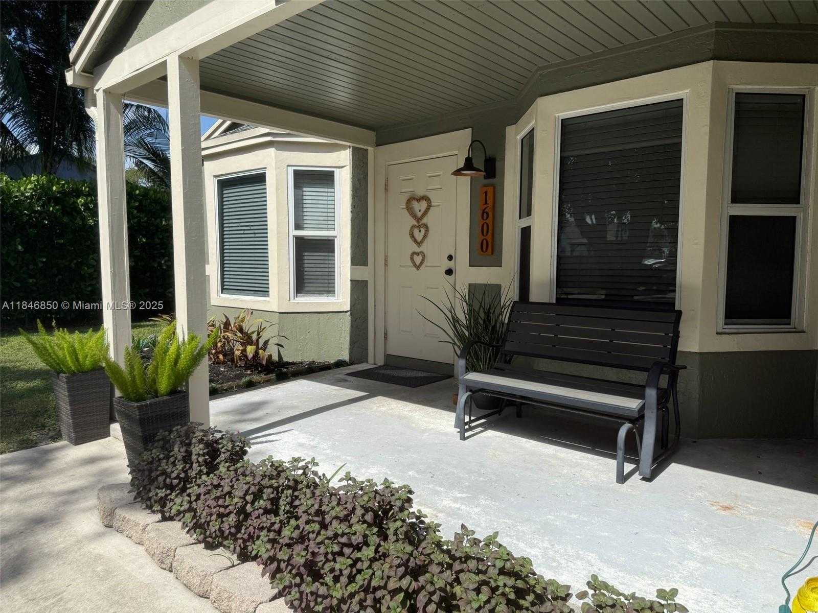 Small Image of 1600 SOUTH WEST 127TH LN, Davie Number 2