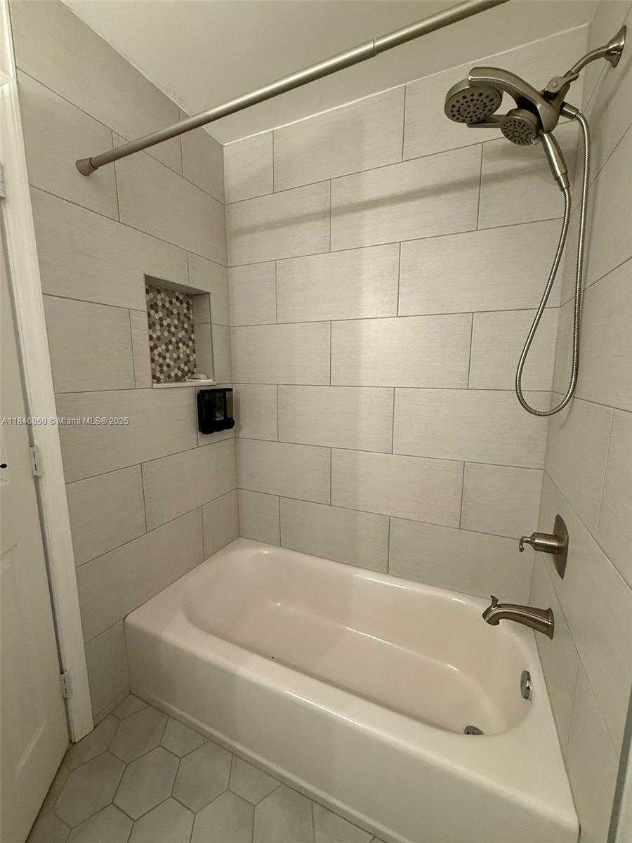 Small Image of 1600 SOUTH WEST 127TH LN, Davie Number 20