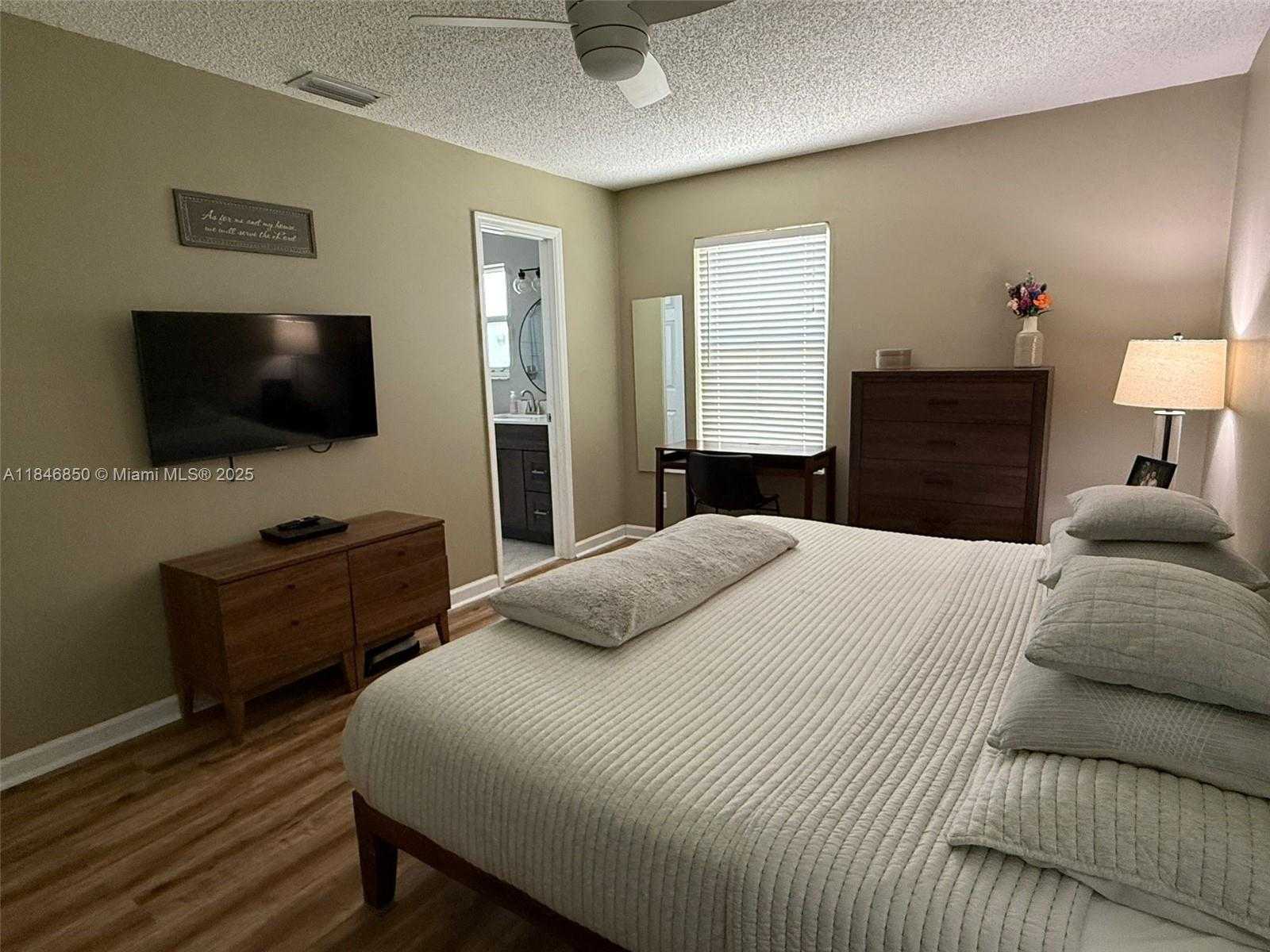Small Image of 1600 SOUTH WEST 127TH LN, Davie Number 23