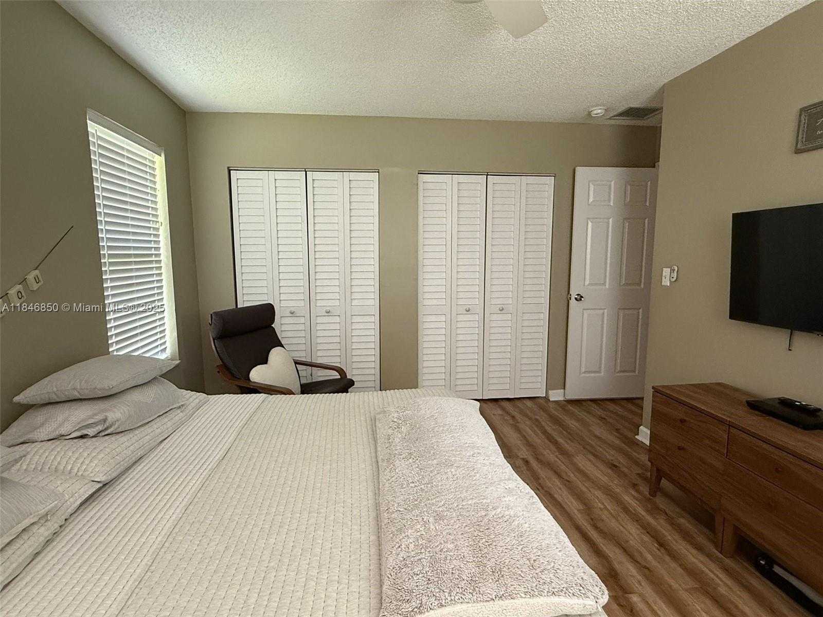 Small Image of 1600 SOUTH WEST 127TH LN, Davie Number 24