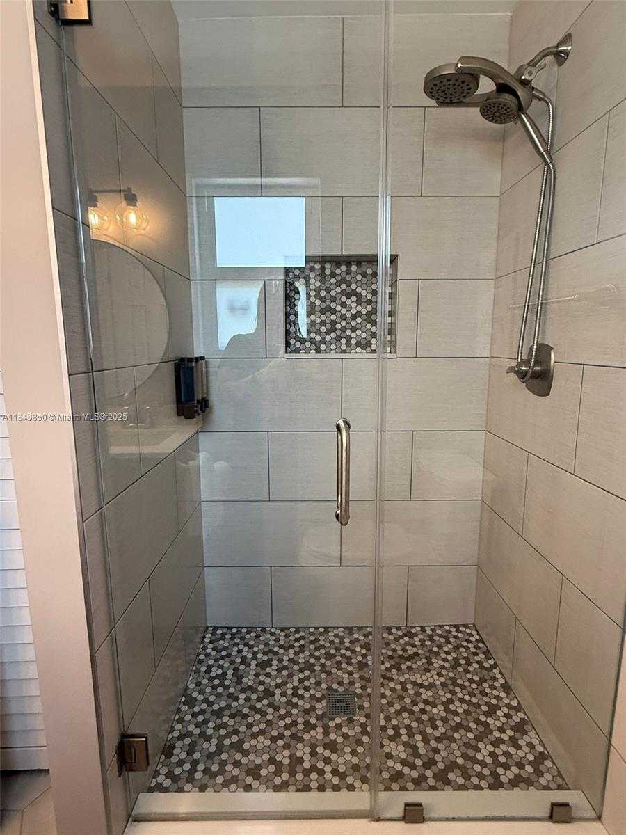 Small Image of 1600 SOUTH WEST 127TH LN, Davie Number 29