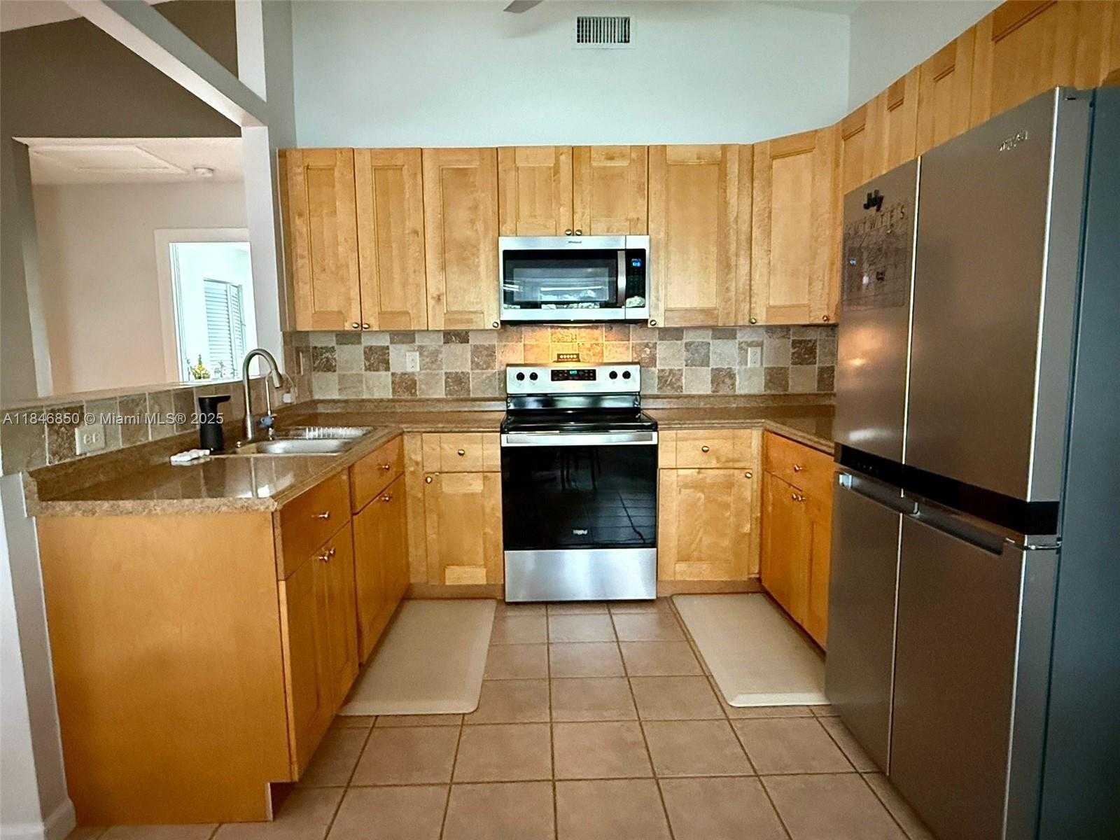 Small Image of 1600 SOUTH WEST 127TH LN, Davie Number 3