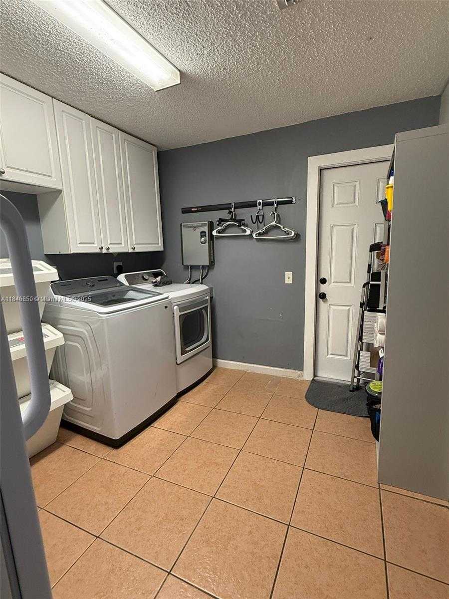 Small Image of 1600 SOUTH WEST 127TH LN, Davie Number 30