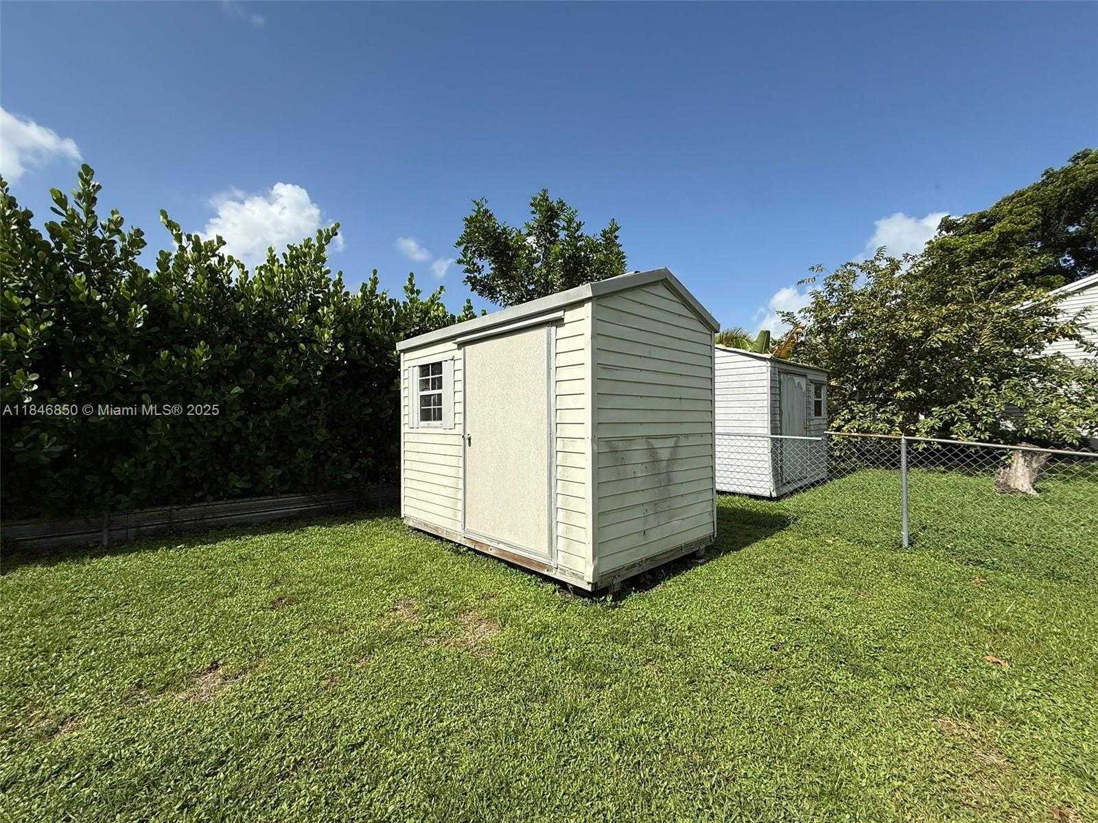 Small Image of 1600 SOUTH WEST 127TH LN, Davie Number 31
