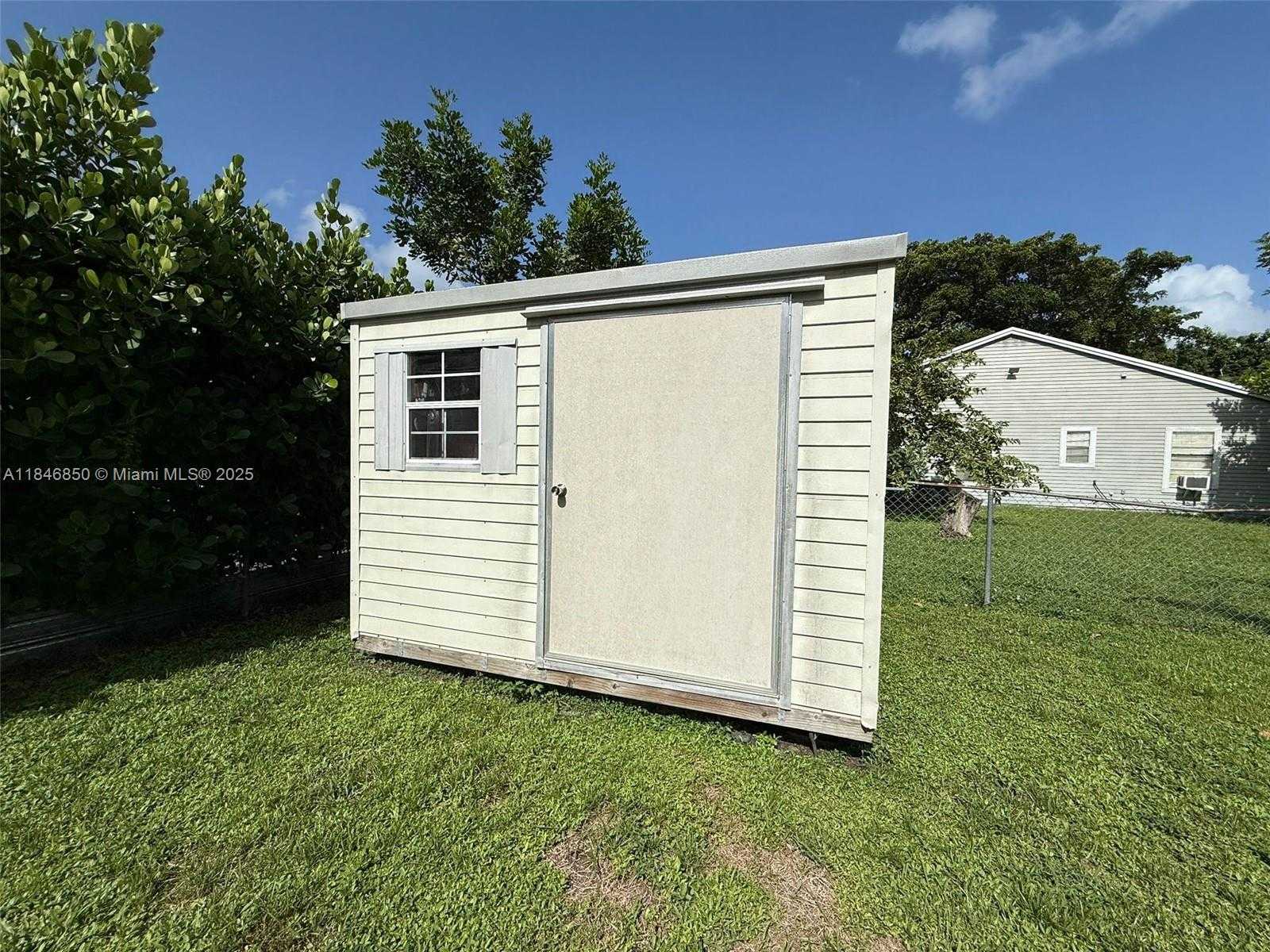 Small Image of 1600 SOUTH WEST 127TH LN, Davie Number 32