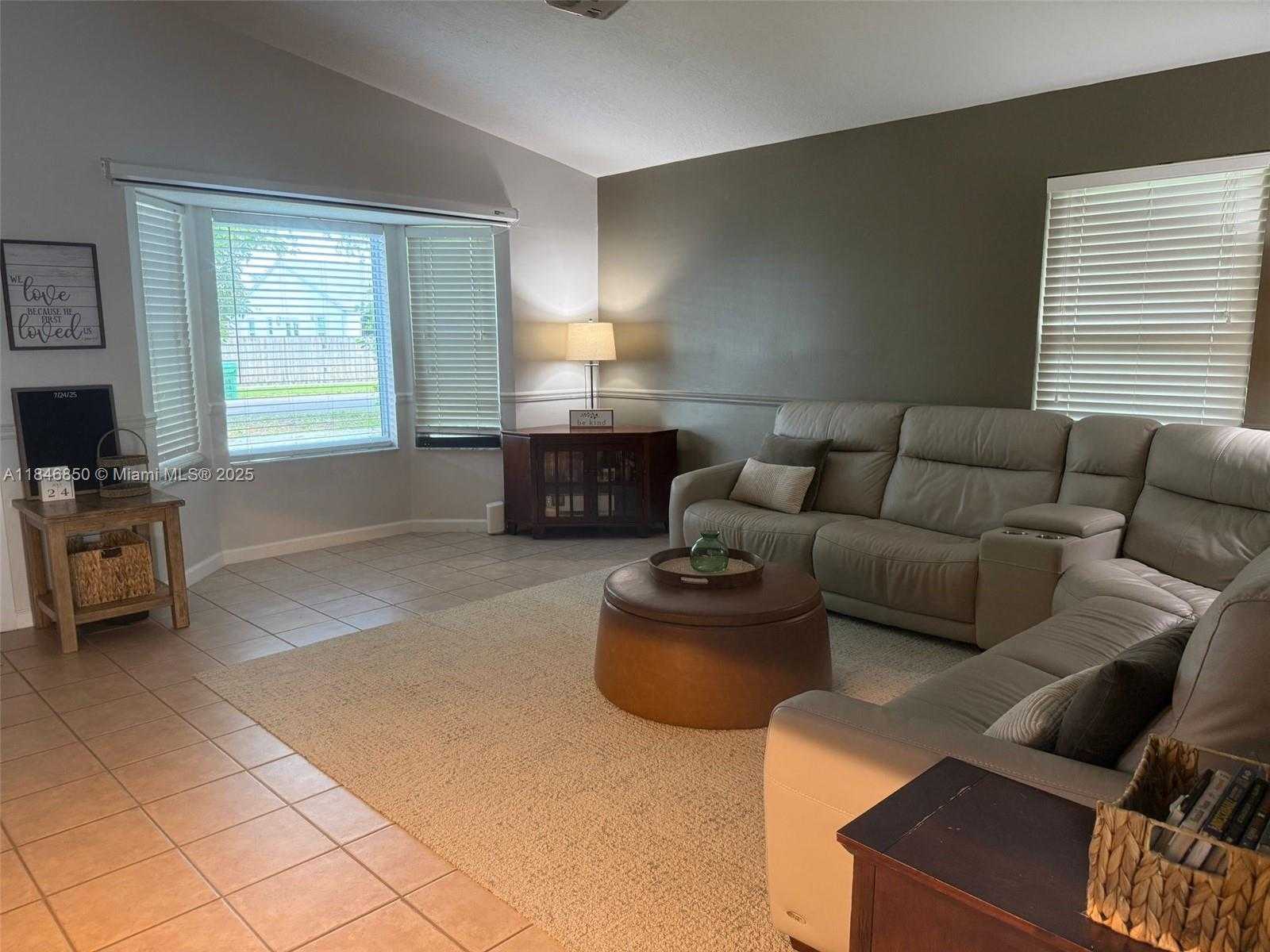 Small Image of 1600 SOUTH WEST 127TH LN, Davie Number 9