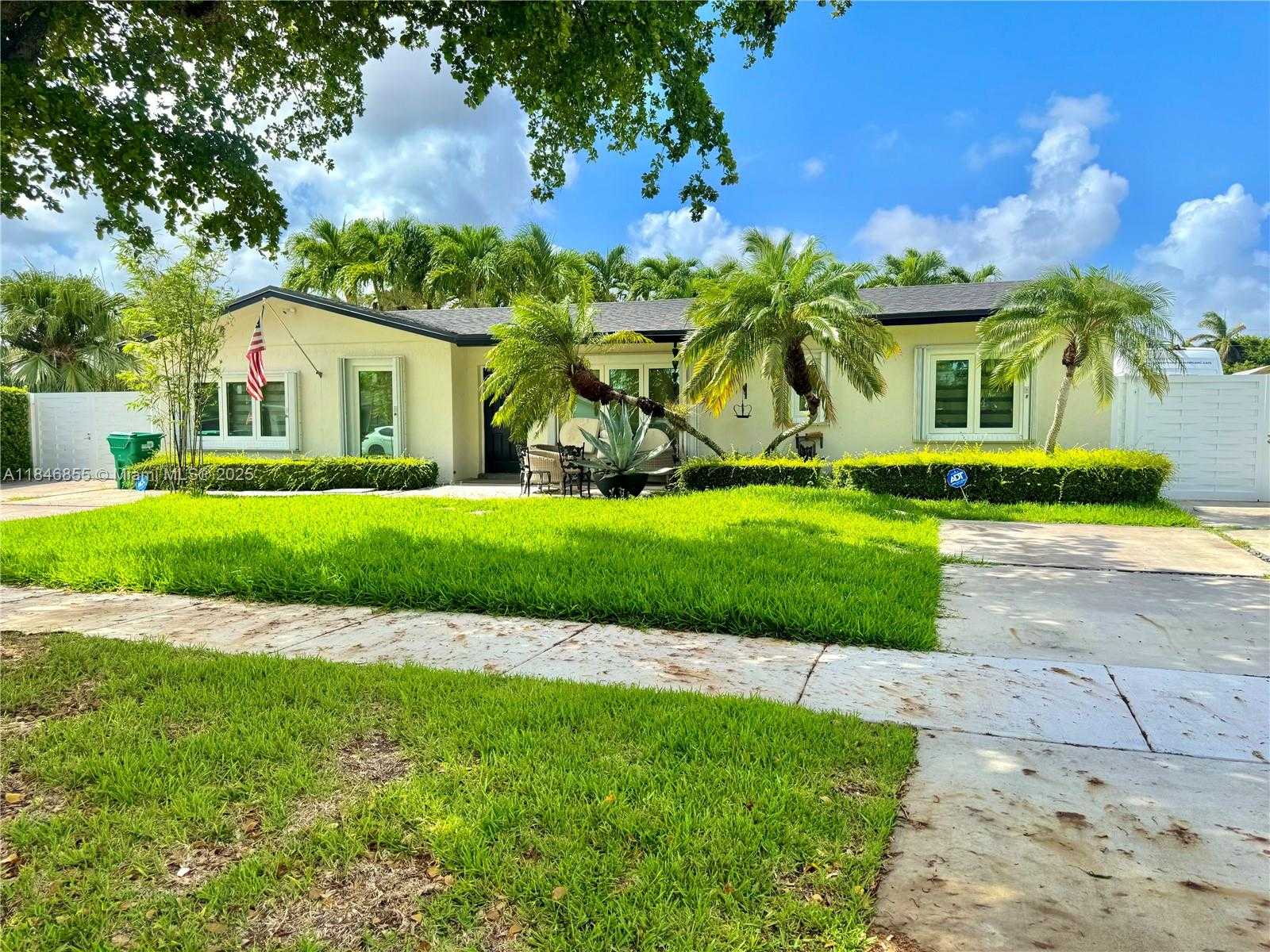 Small Image of 9385 SOUTH WEST 185TH ST, Cutler Bay Number 4
