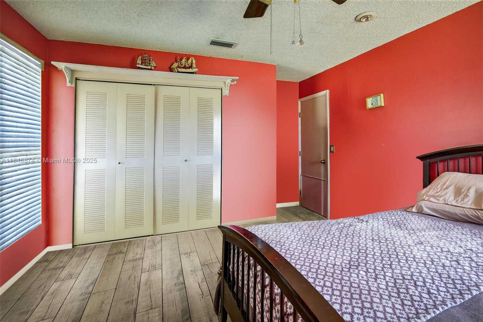 Small Image of 8601 BRIDLE PATH CT, Davie Number 10