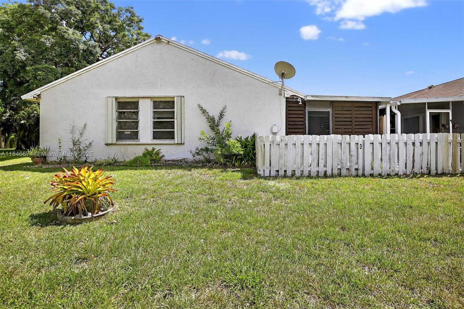 Small Image of 8601 BRIDLE PATH CT, Davie Number 4