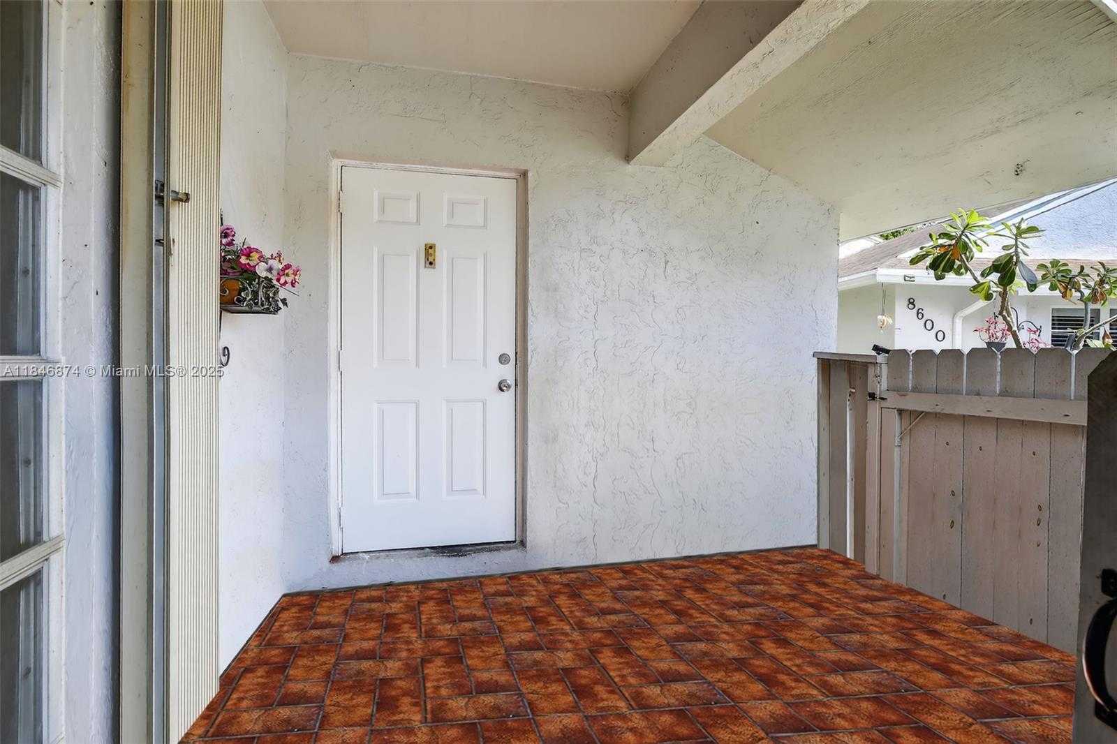 Small Image of 8601 BRIDLE PATH CT, Davie Number 6