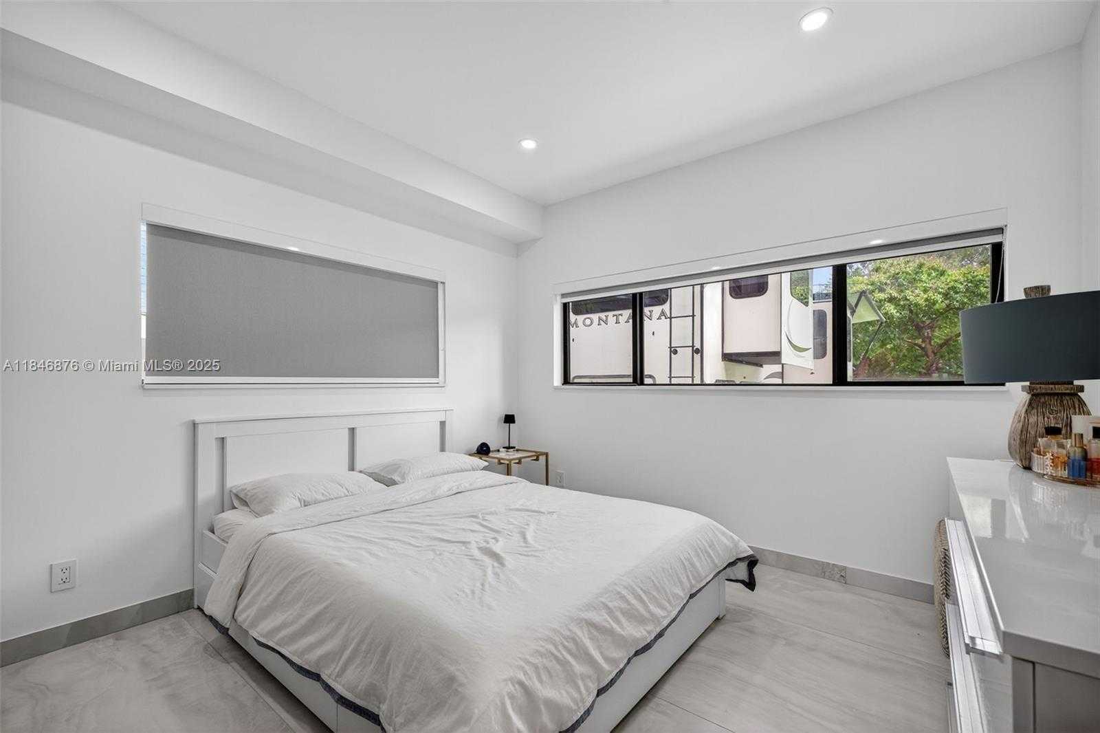 Small Image of 3000 RIVERLAND RD, Fort Lauderdale Number 31