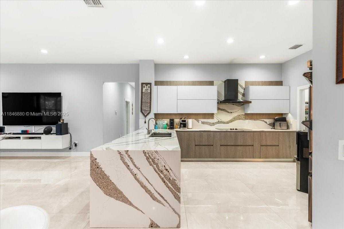 Small Image of 4074 SOUTH WEST 140TH AVE, Davie Number 10