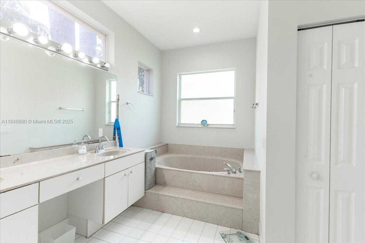 Small Image of 4074 SOUTH WEST 140TH AVE, Davie Number 22