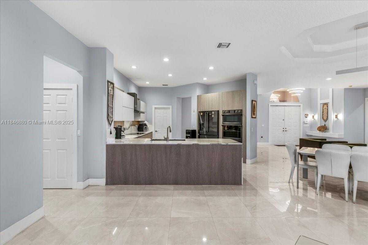 Small Image of 4074 SOUTH WEST 140TH AVE, Davie Number 8