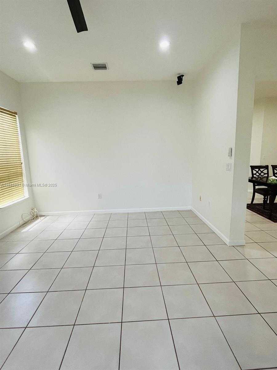 Small Image of 14146 SOUTH CYPRESS COVE CIR, Davie Number 10