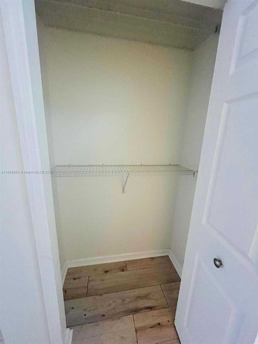 Small Image of 14146 SOUTH CYPRESS COVE CIR, Davie Number 11