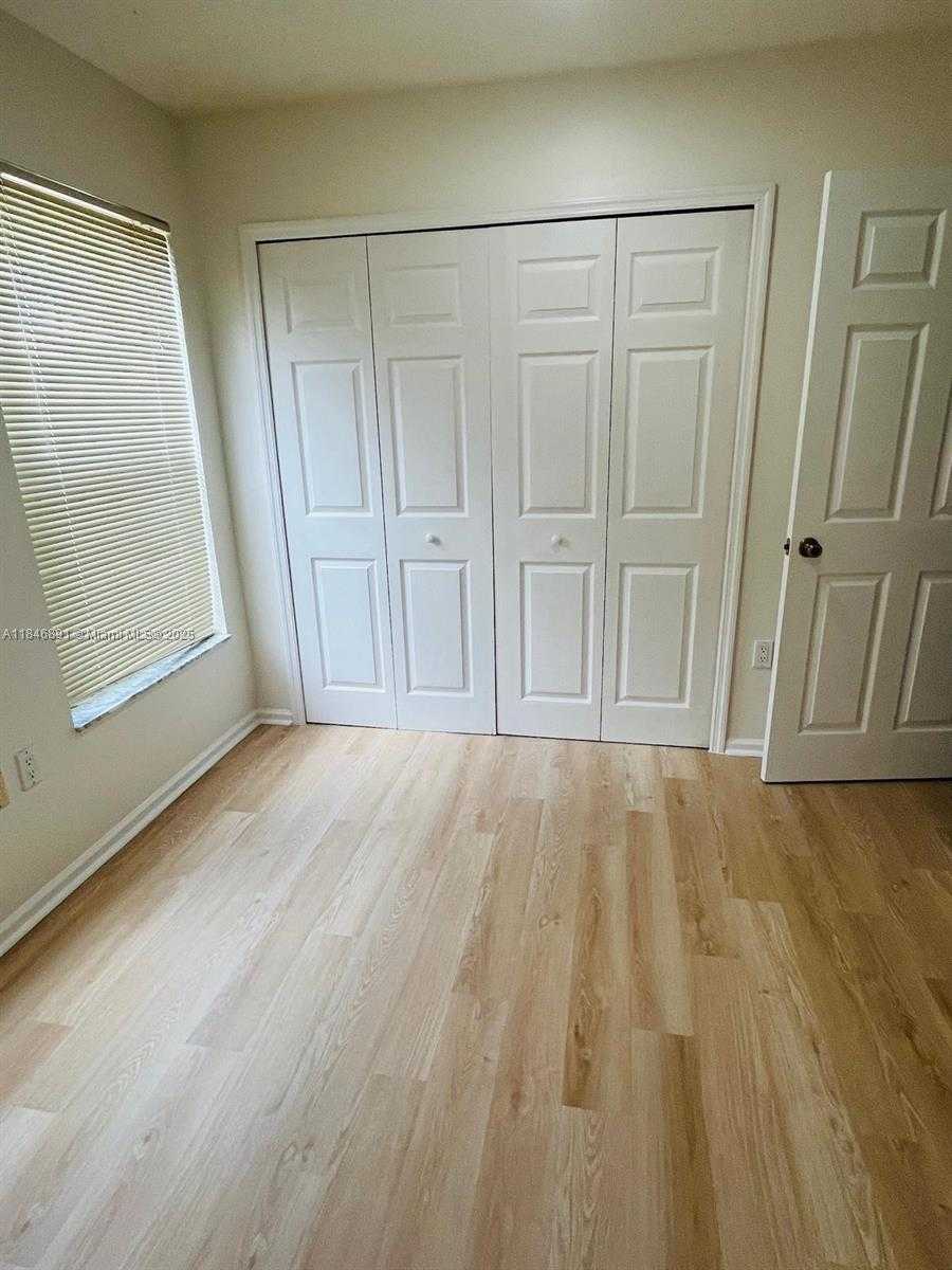 Small Image of 14146 SOUTH CYPRESS COVE CIR, Davie Number 12