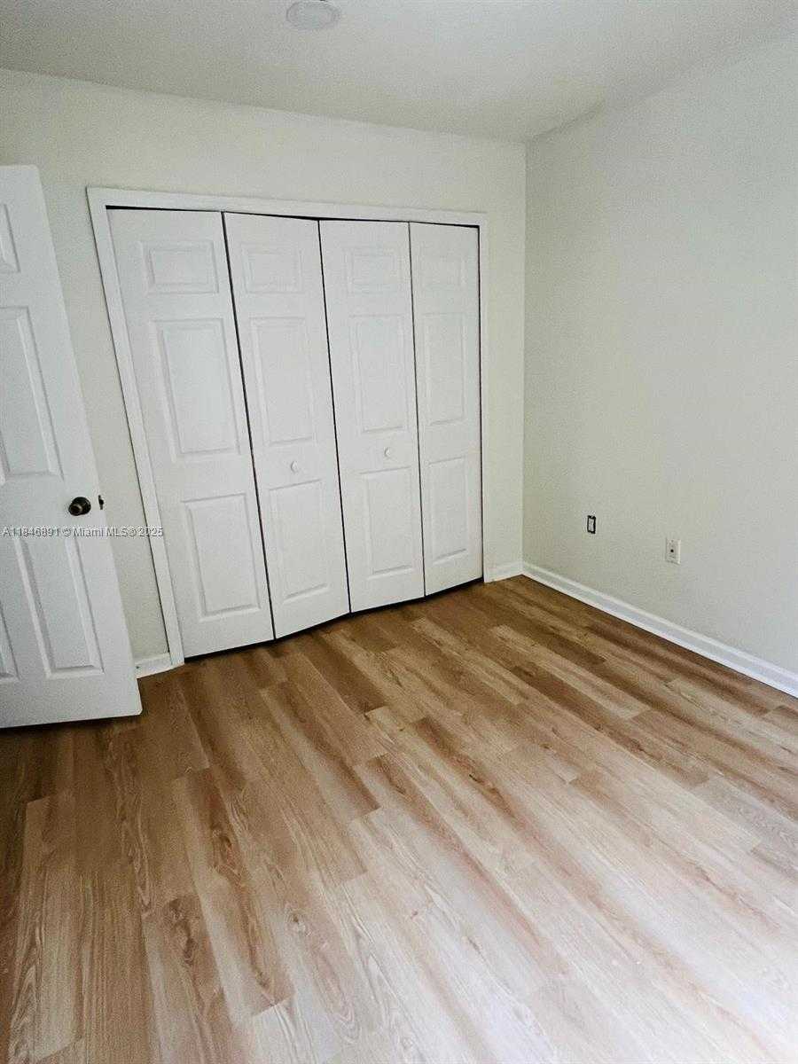 Small Image of 14146 SOUTH CYPRESS COVE CIR, Davie Number 16