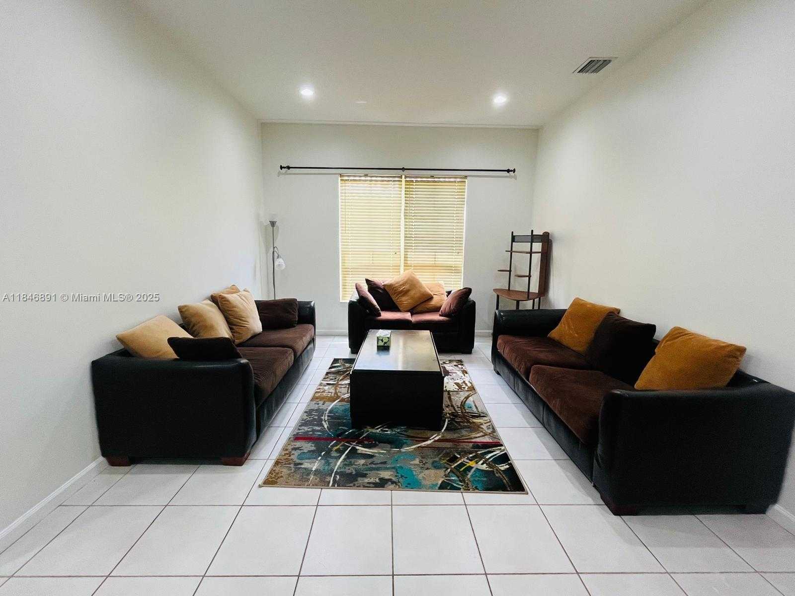 Small Image of 14146 SOUTH CYPRESS COVE CIR, Davie Number 19