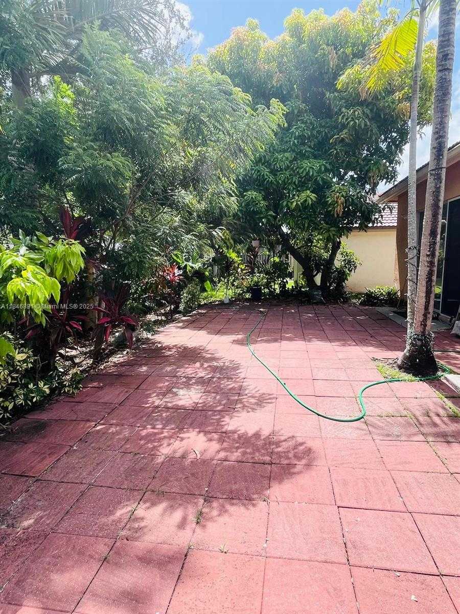 Small Image of 14146 SOUTH CYPRESS COVE CIR, Davie Number 20