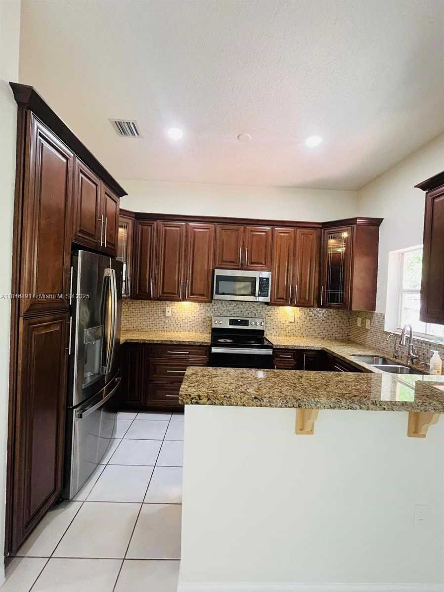 Small Image of 14146 SOUTH CYPRESS COVE CIR, Davie Number 22