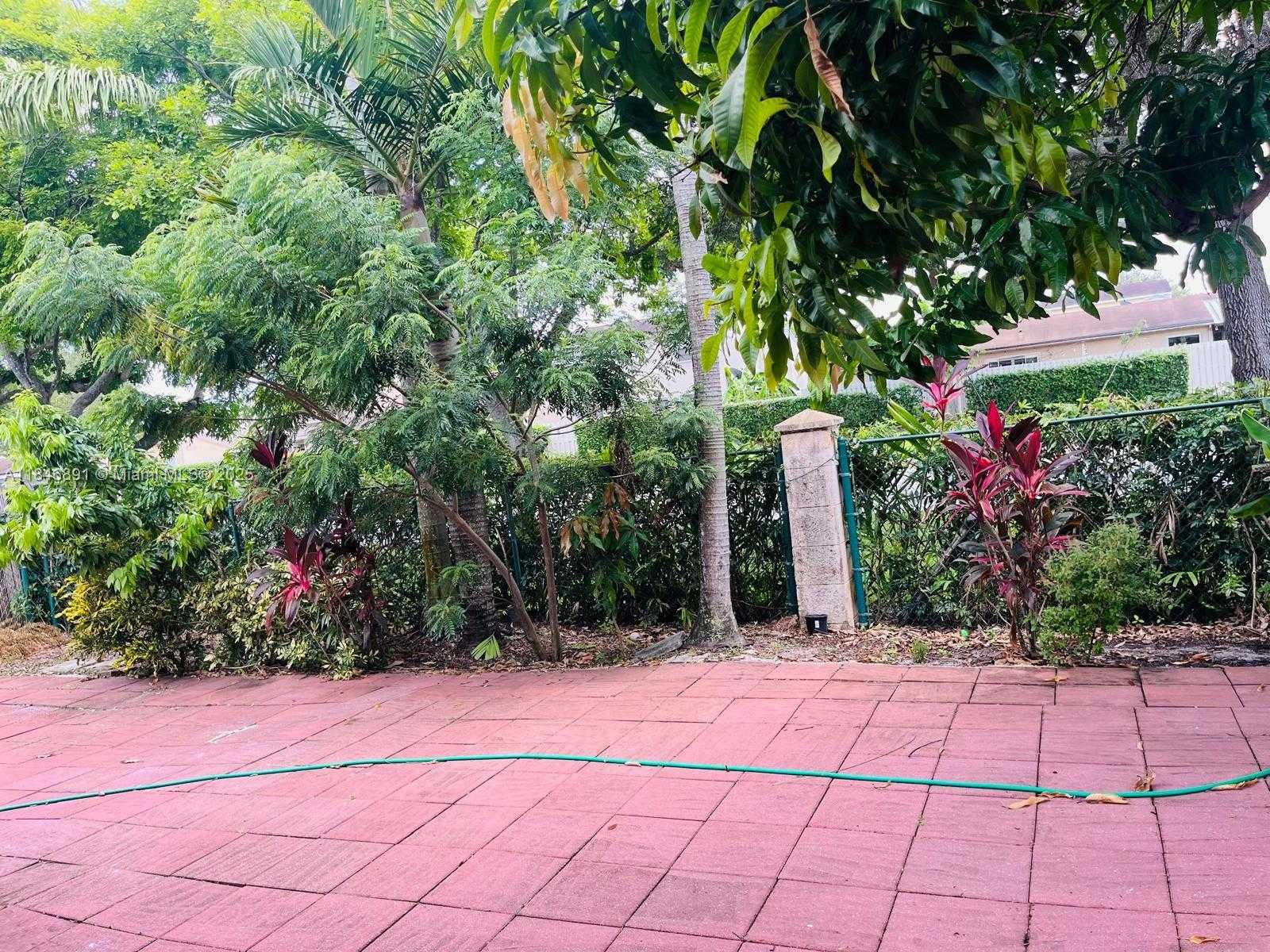 Small Image of 14146 SOUTH CYPRESS COVE CIR, Davie Number 23