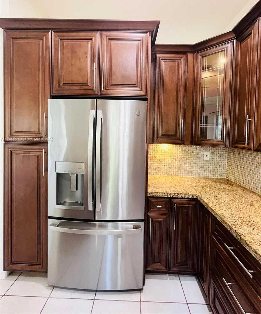 Small Image of 14146 SOUTH CYPRESS COVE CIR, Davie Number 24