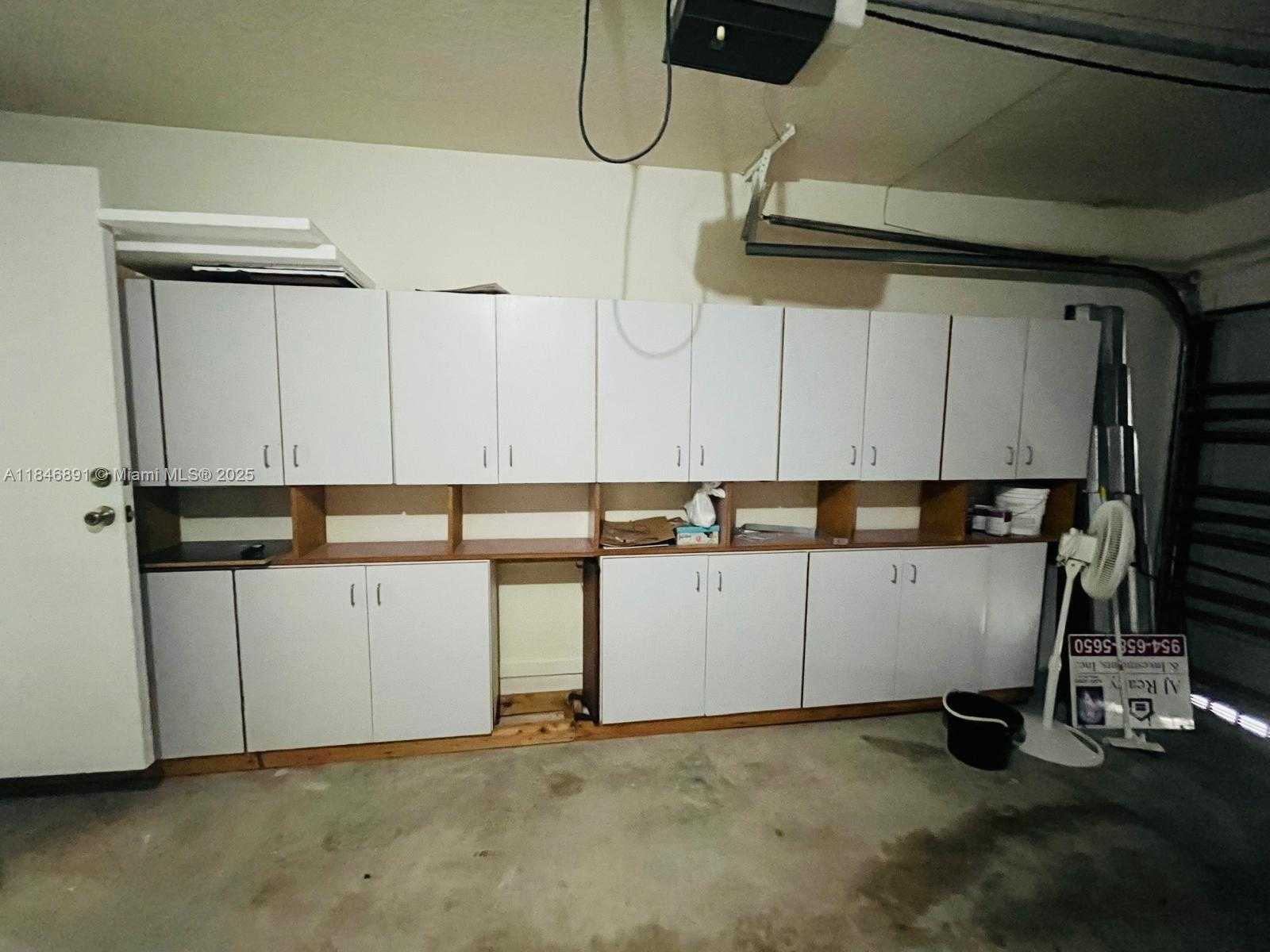 Small Image of 14146 SOUTH CYPRESS COVE CIR, Davie Number 26