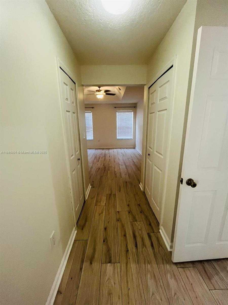 Small Image of 14146 SOUTH CYPRESS COVE CIR, Davie Number 27
