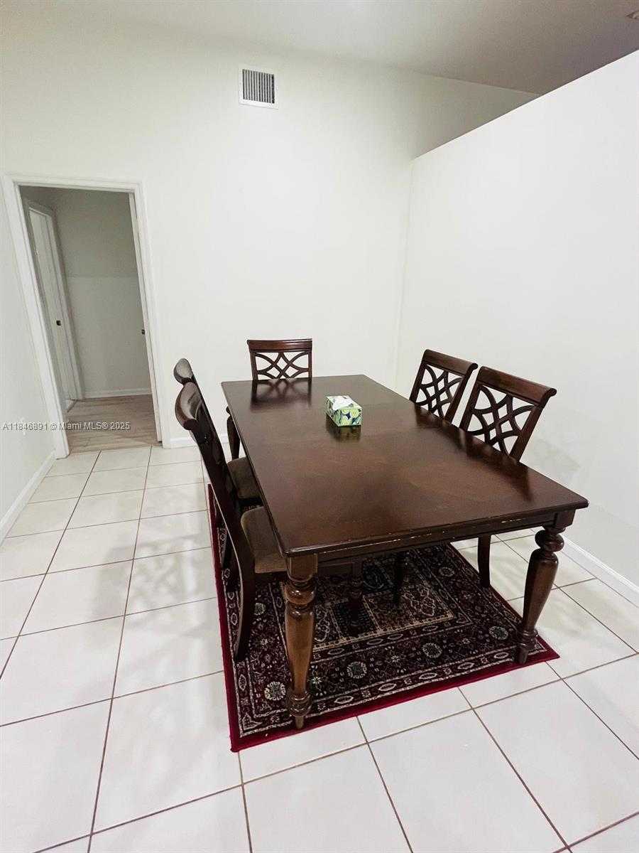 Small Image of 14146 SOUTH CYPRESS COVE CIR, Davie Number 3