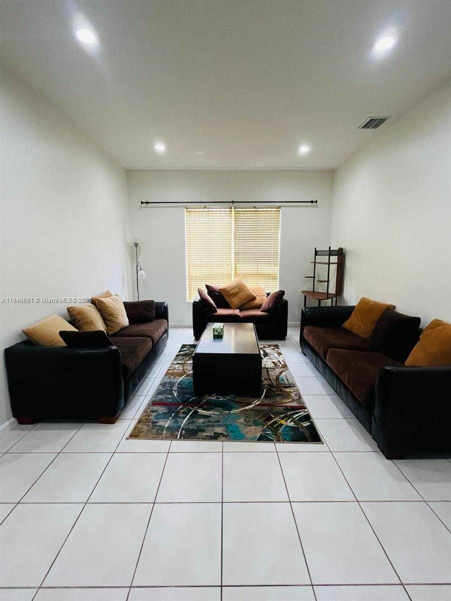 Small Image of 14146 SOUTH CYPRESS COVE CIR, Davie Number 5