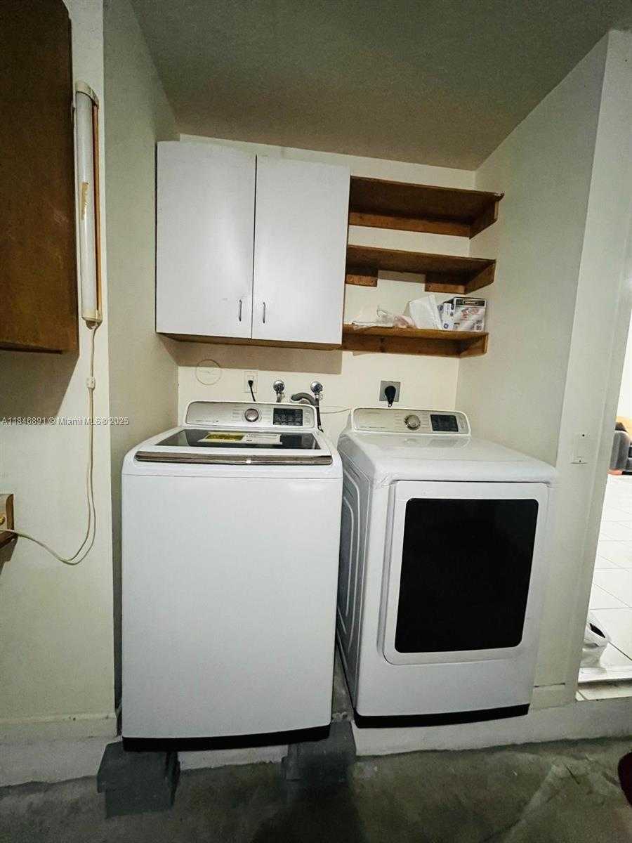 Small Image of 14146 SOUTH CYPRESS COVE CIR, Davie Number 6