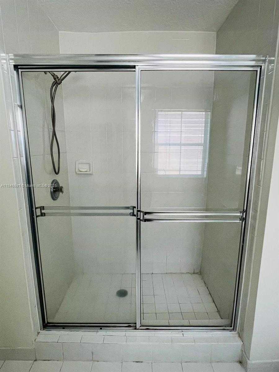 Small Image of 14146 SOUTH CYPRESS COVE CIR, Davie Number 7
