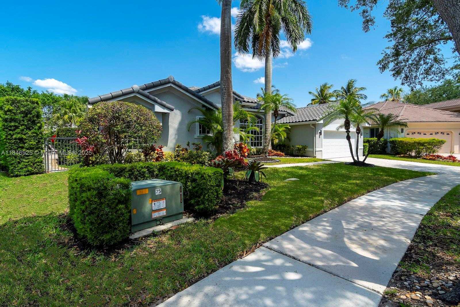 Small Image of 218 EGRET COURT, Weston Number 2