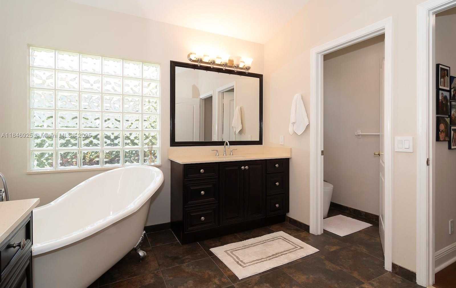 Small Image of 218 EGRET COURT, Weston Number 33