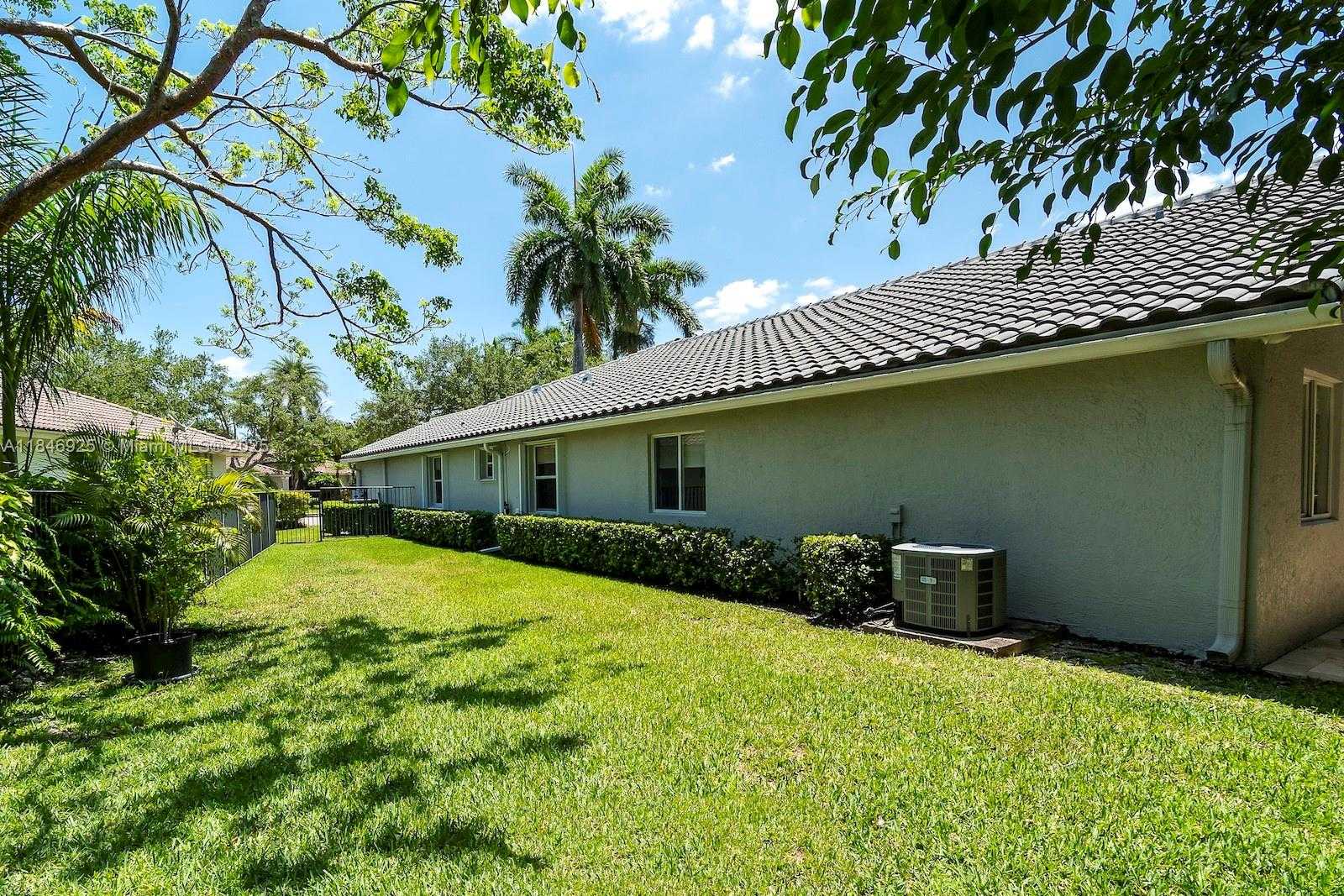 Small Image of 218 EGRET COURT, Weston Number 65