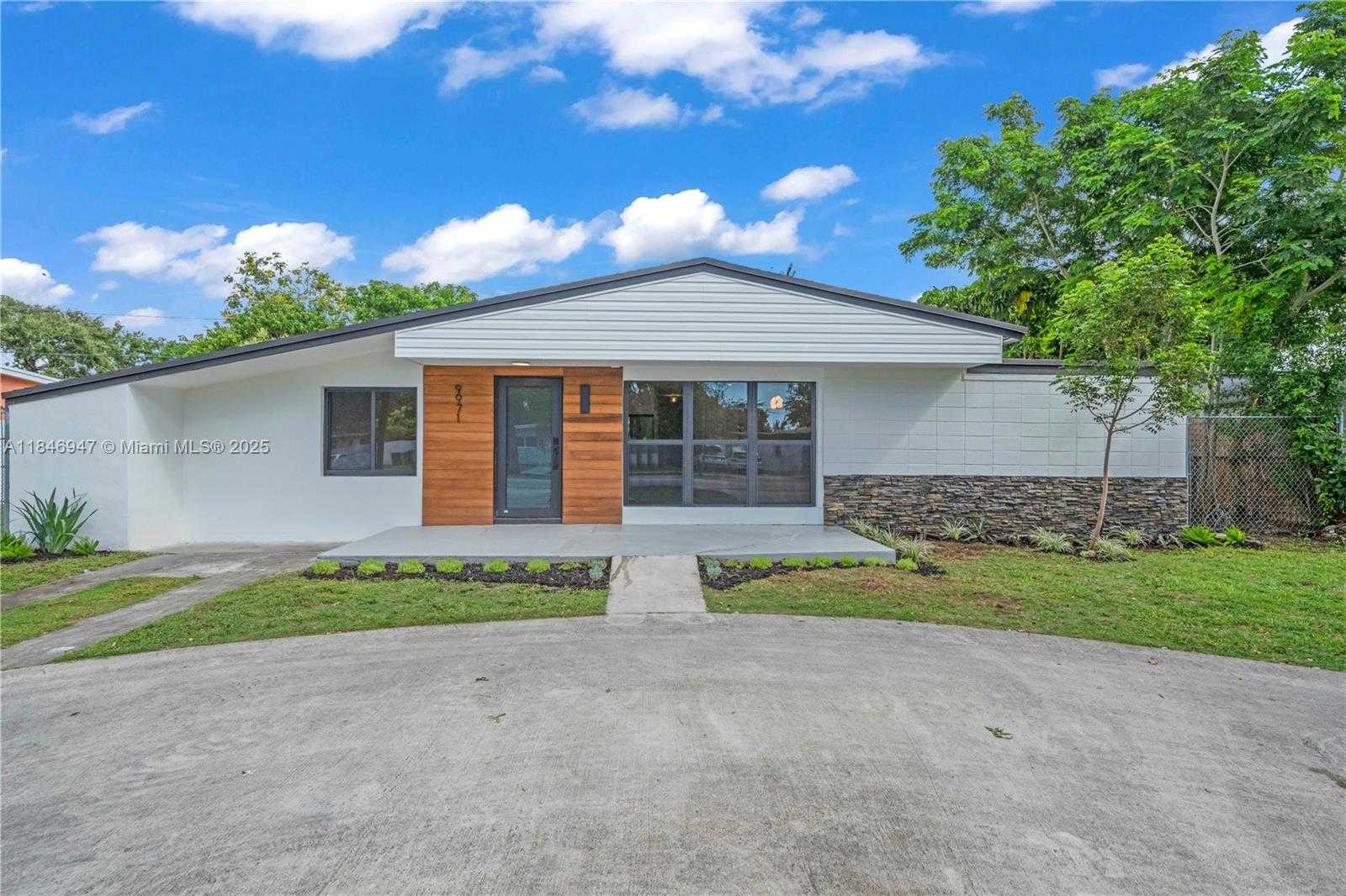 Small Image of 9971 CARIBBEAN BLVD, Cutler Bay Number 2