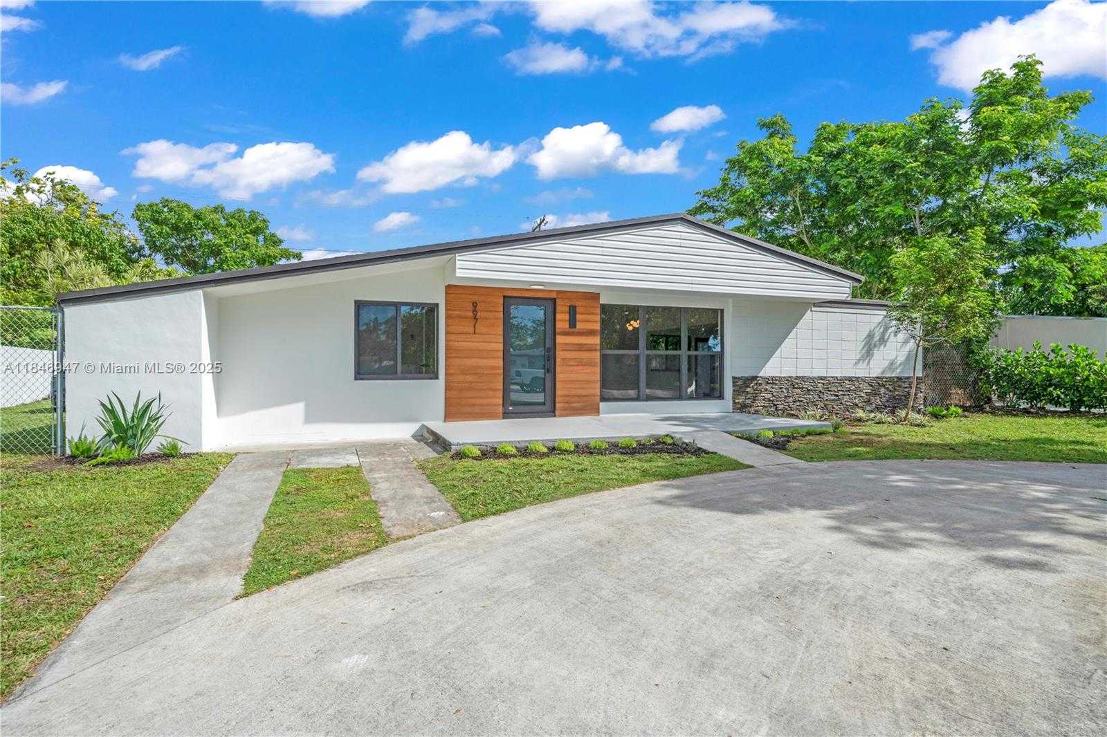 Small Image of 9971 CARIBBEAN BLVD, Cutler Bay Number 3