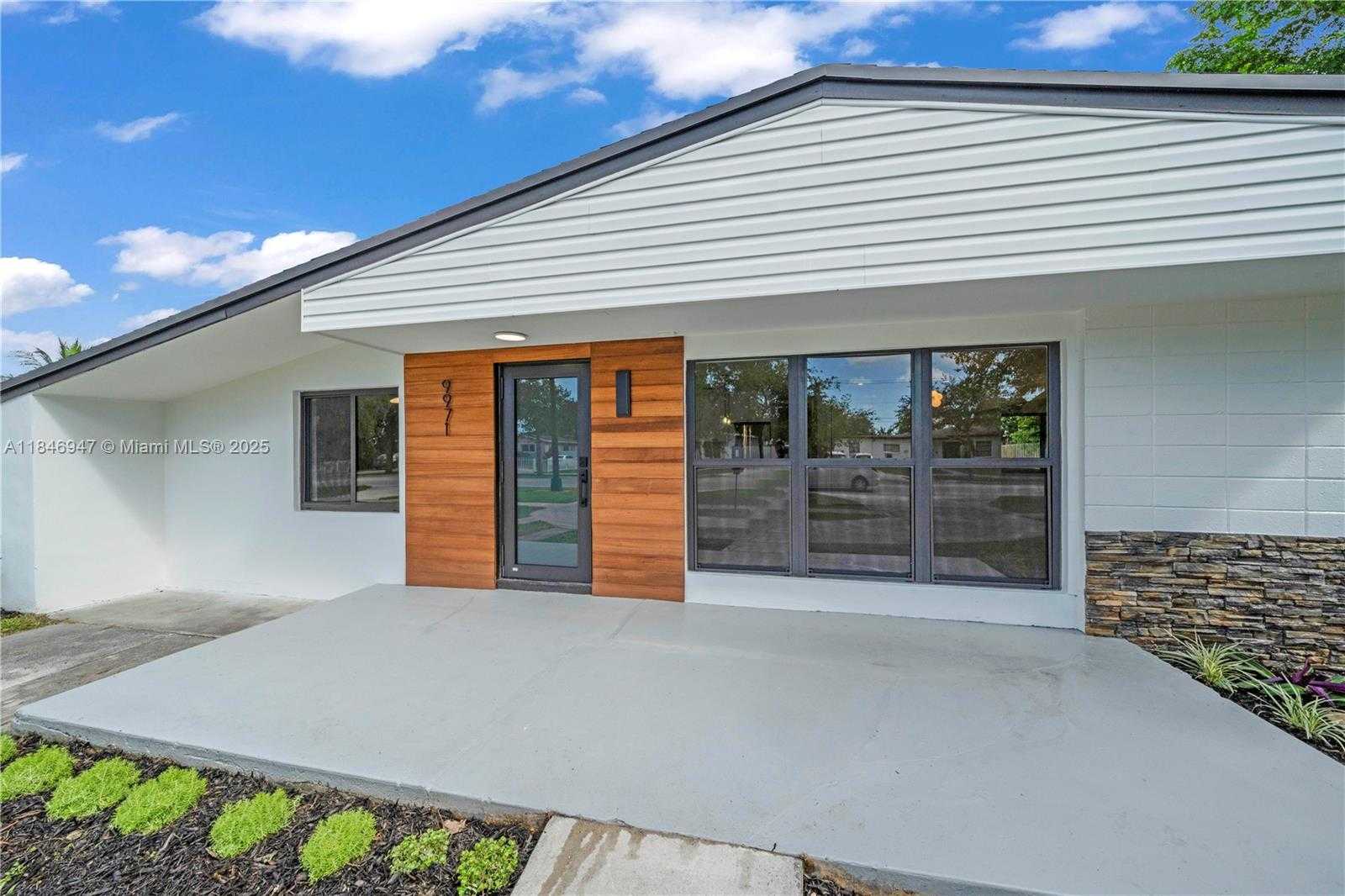 Small Image of 9971 CARIBBEAN BLVD, Cutler Bay Number 5