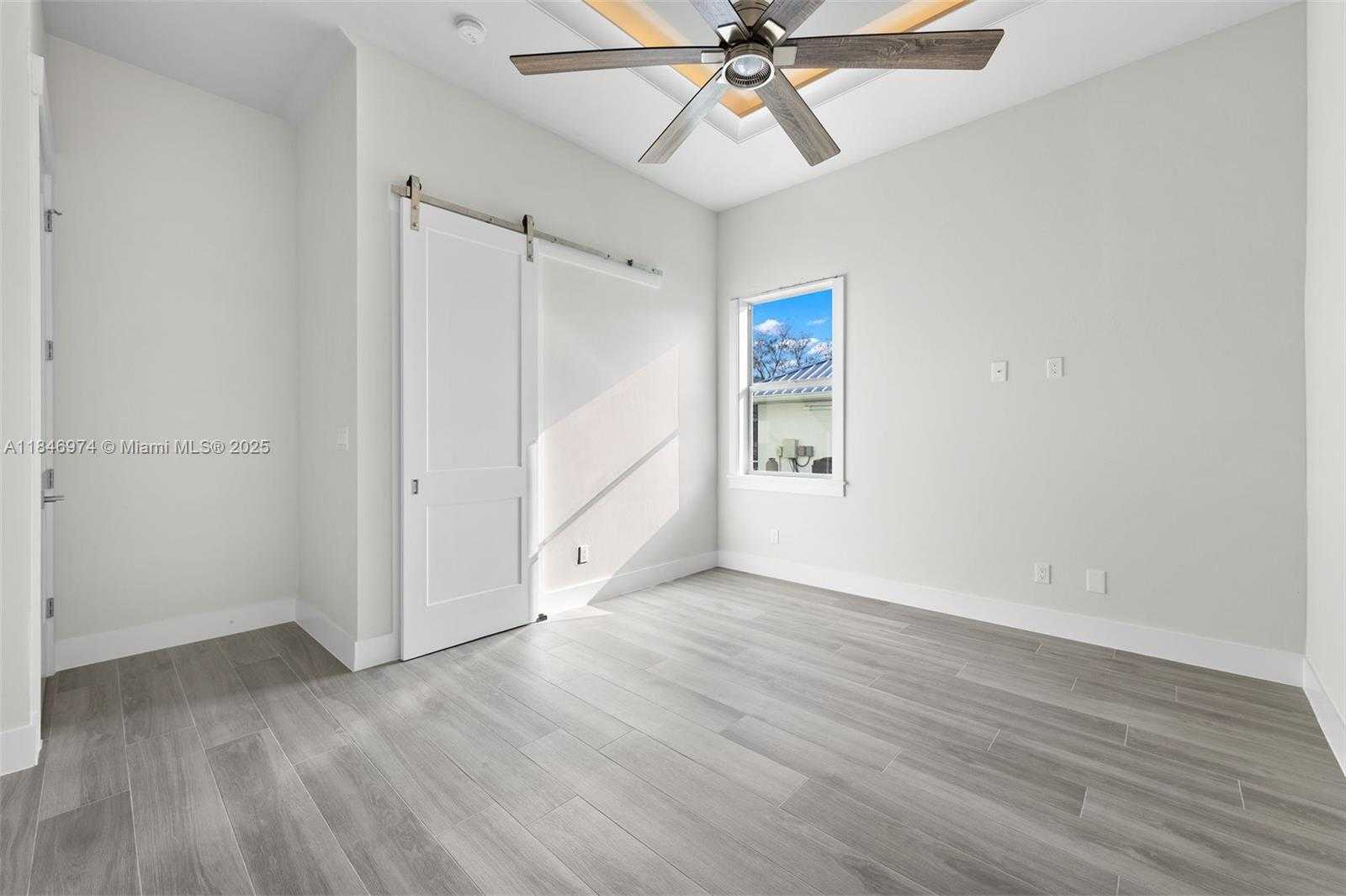 Small Image of 2129 CAPE CORAL PARKWAY W, Cape Coral Number 27