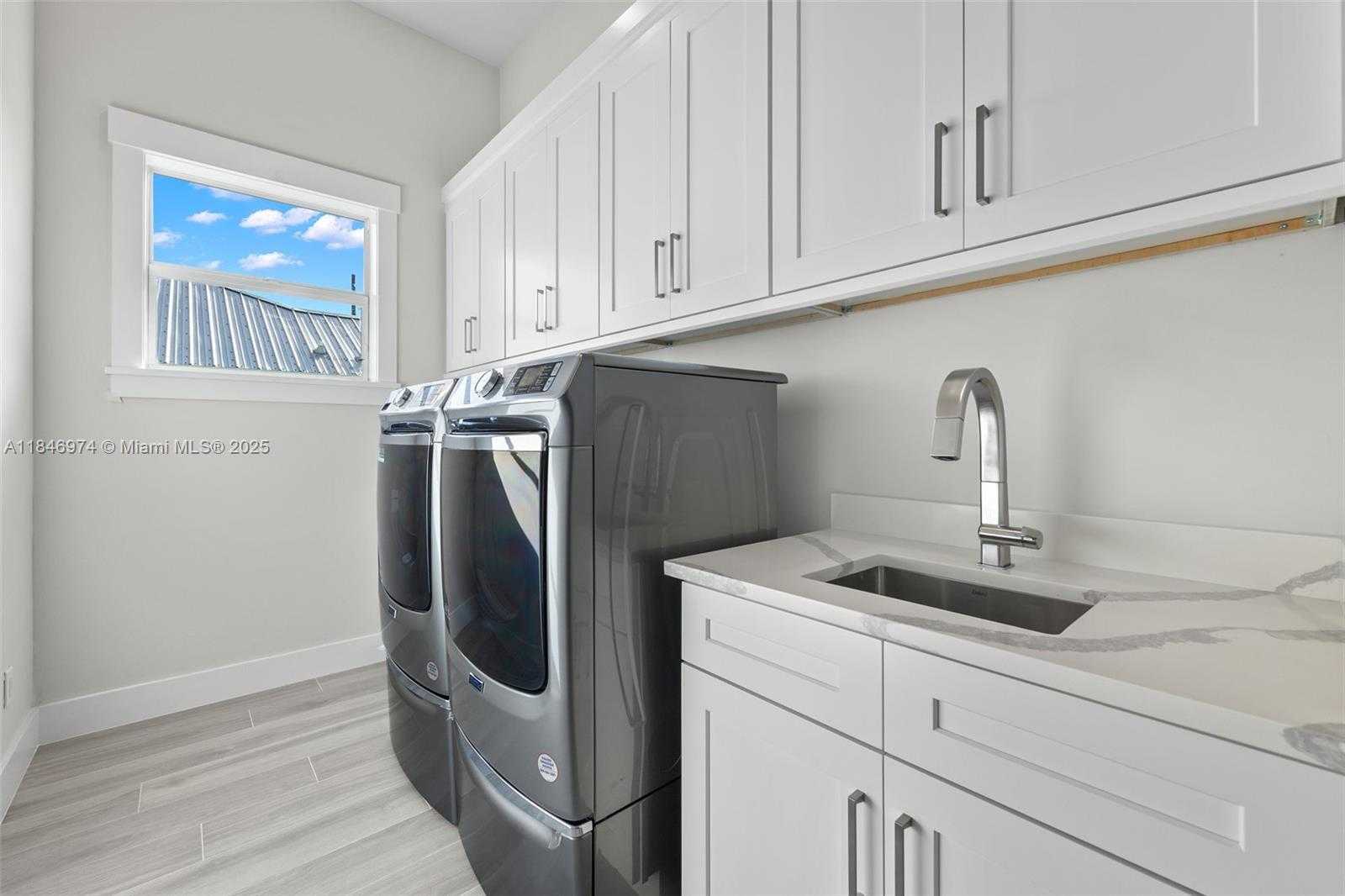 Small Image of 2129 CAPE CORAL PARKWAY W, Cape Coral Number 31