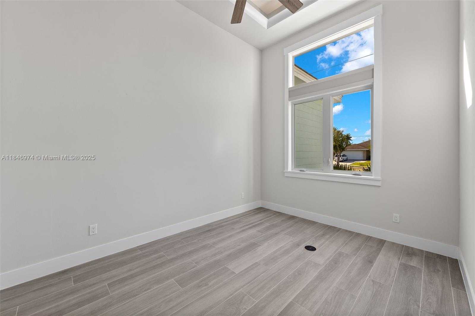 Small Image of 2129 CAPE CORAL PARKWAY W, Cape Coral Number 4