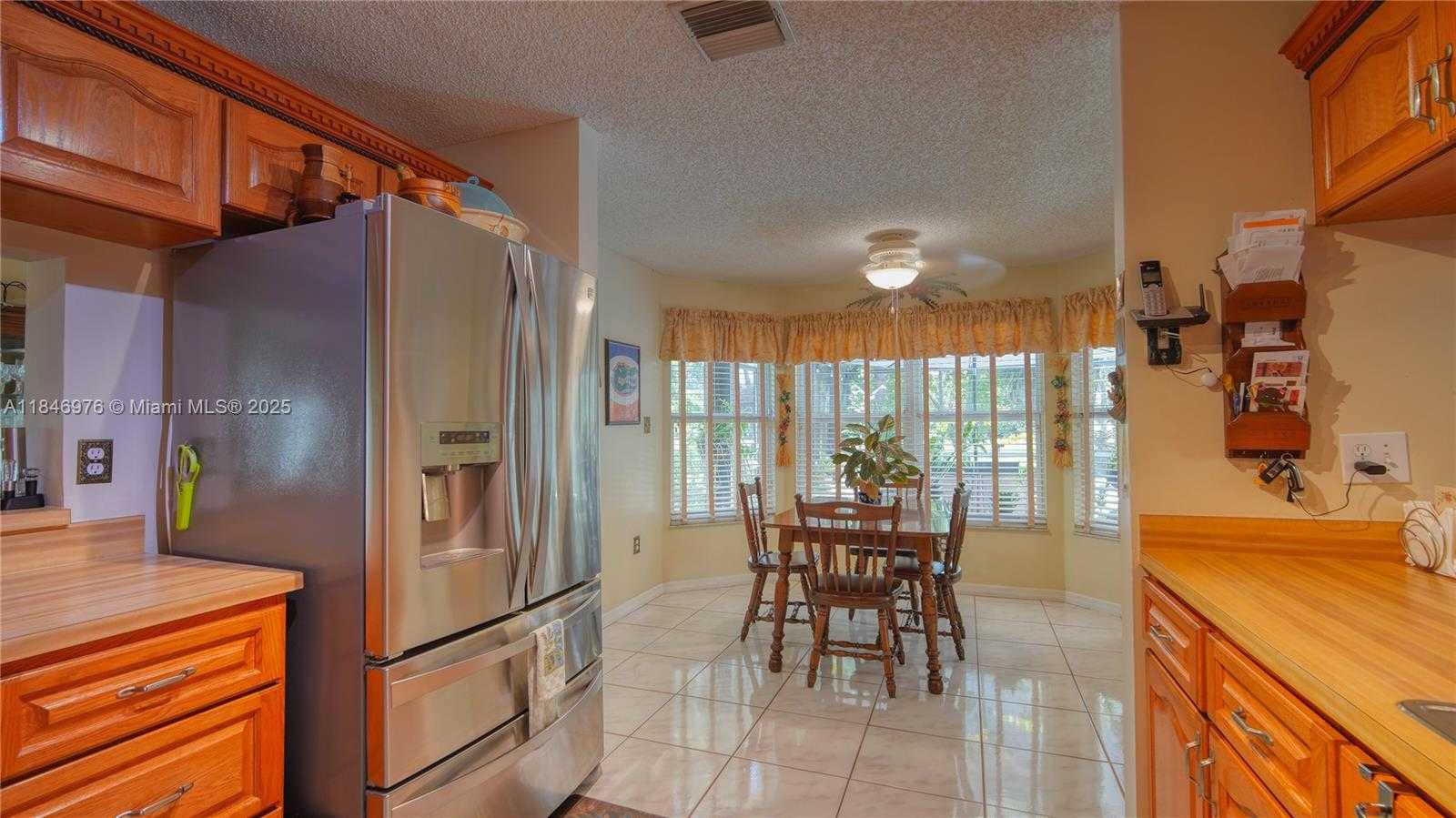 Small Image of 810 GREENBRIAR AVE, Davie Number 10