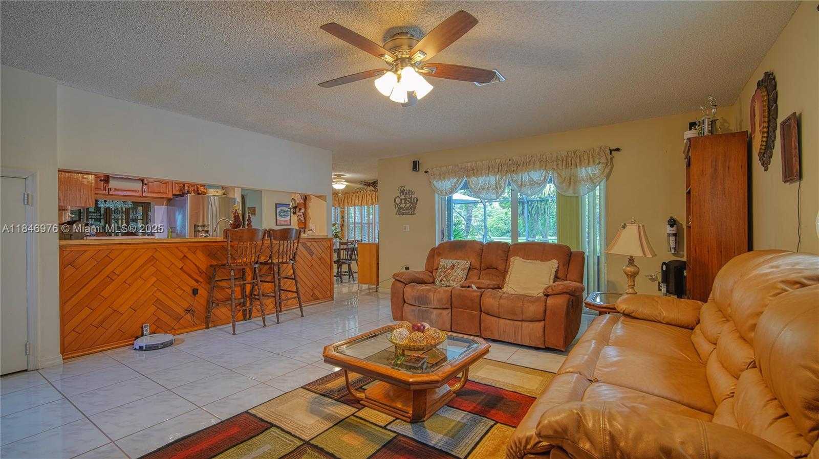 Small Image of 810 GREENBRIAR AVE, Davie Number 11