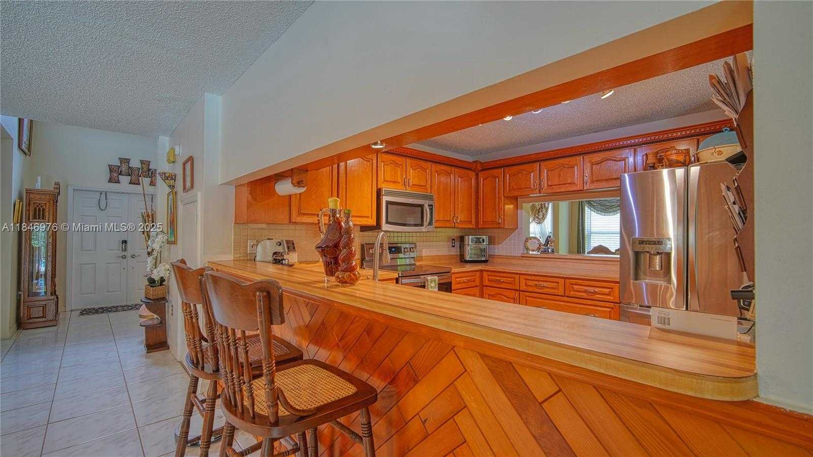 Small Image of 810 GREENBRIAR AVE, Davie Number 12