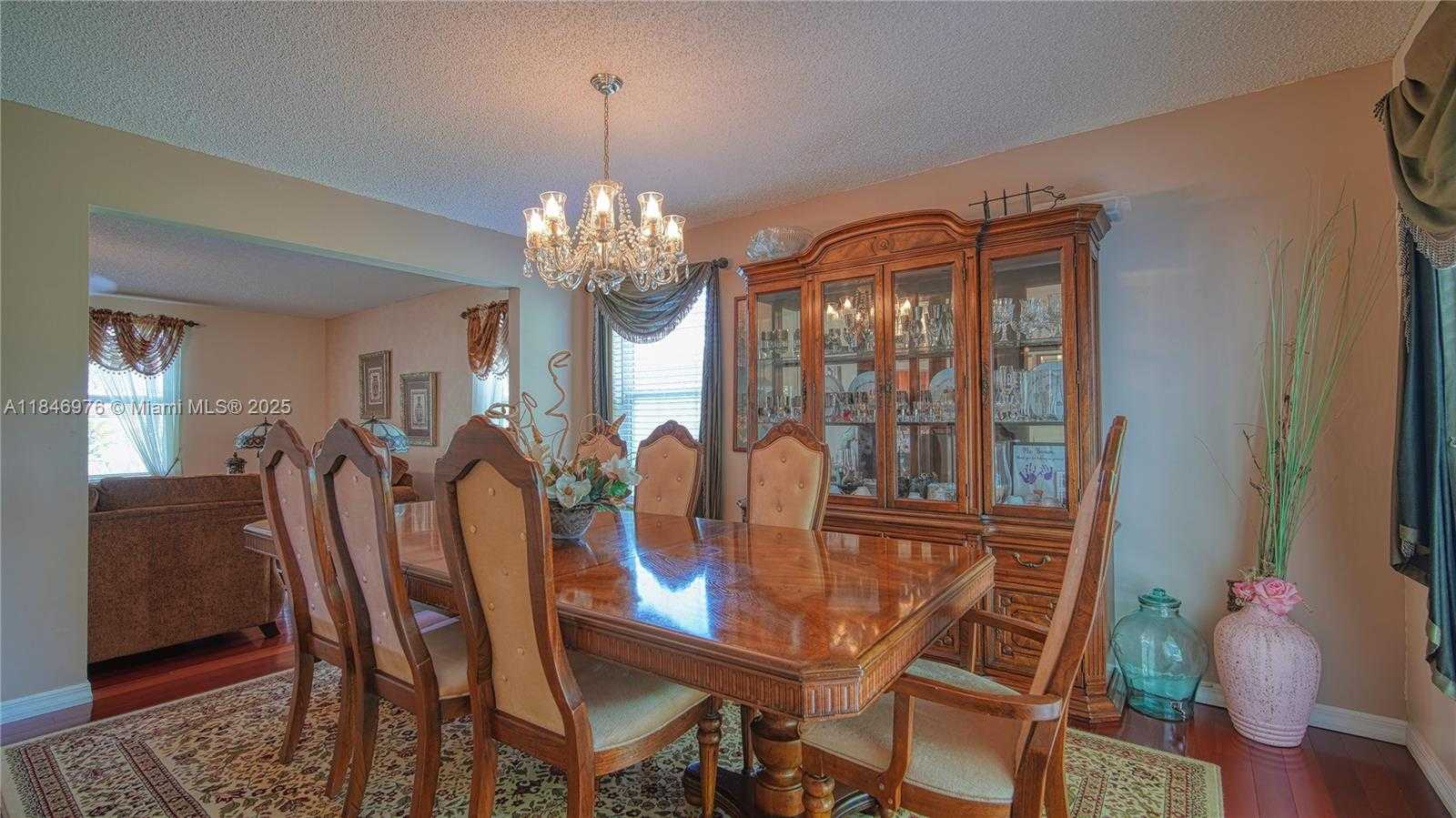 Small Image of 810 GREENBRIAR AVE, Davie Number 17