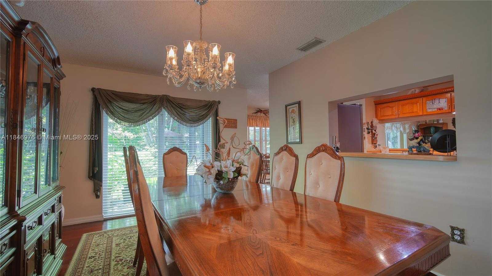 Small Image of 810 GREENBRIAR AVE, Davie Number 18
