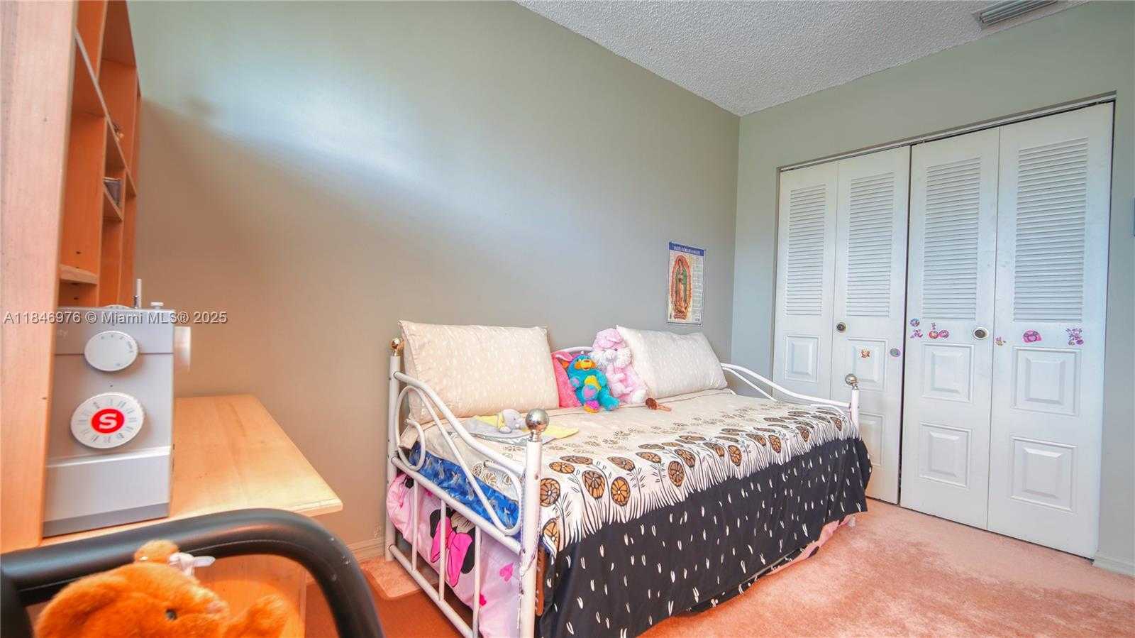 Small Image of 810 GREENBRIAR AVE, Davie Number 23