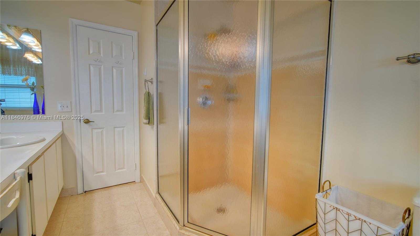Small Image of 810 GREENBRIAR AVE, Davie Number 30